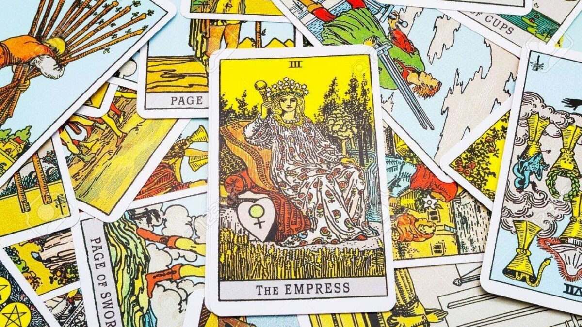 Bisakah Kita Mempercayai Bacaan Kartu Tarot Dan Zodiak